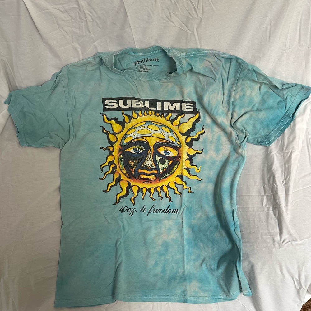 Sublime T-shirt size large. Very clean.